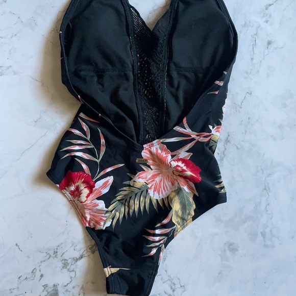 ROXY LIKE NEW ONE PIECE - Picture 5 of 6